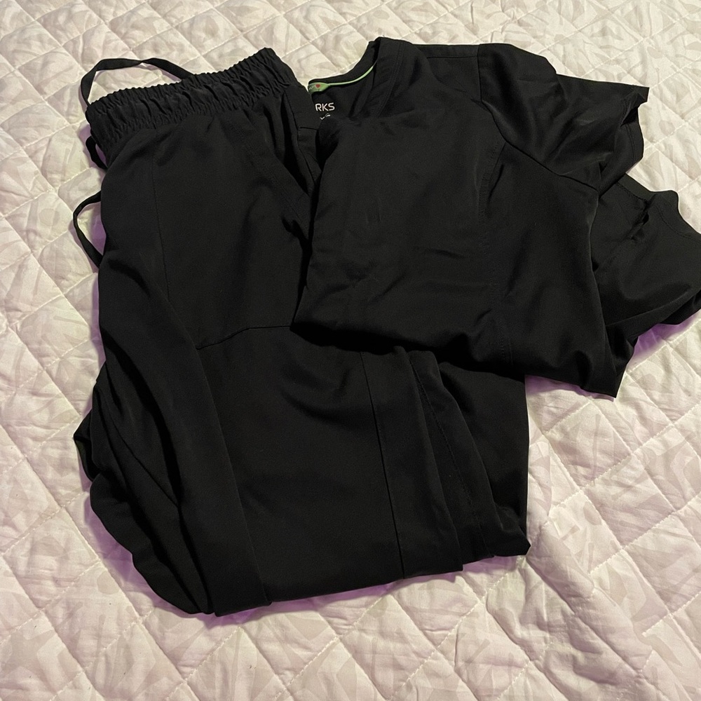 Scrub set